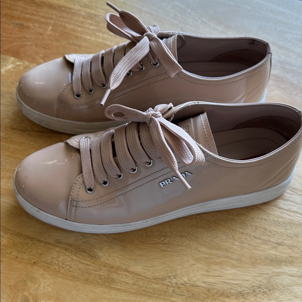 Prada ๐ฎ๐น Beige Patent Sneakers - Size 38 - Picture 6 of 12